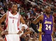 开云棋牌APP-末节风暴！湖人窒息防守击溃掘金，班凯罗稳定输出成关键变量