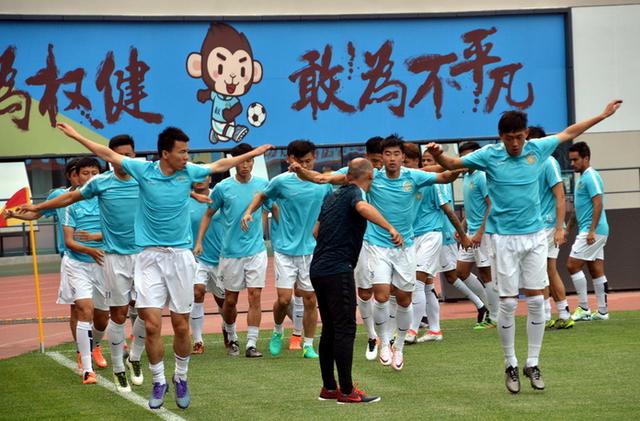 包含权健豪取连胜，继续领跑积分榜！的词条