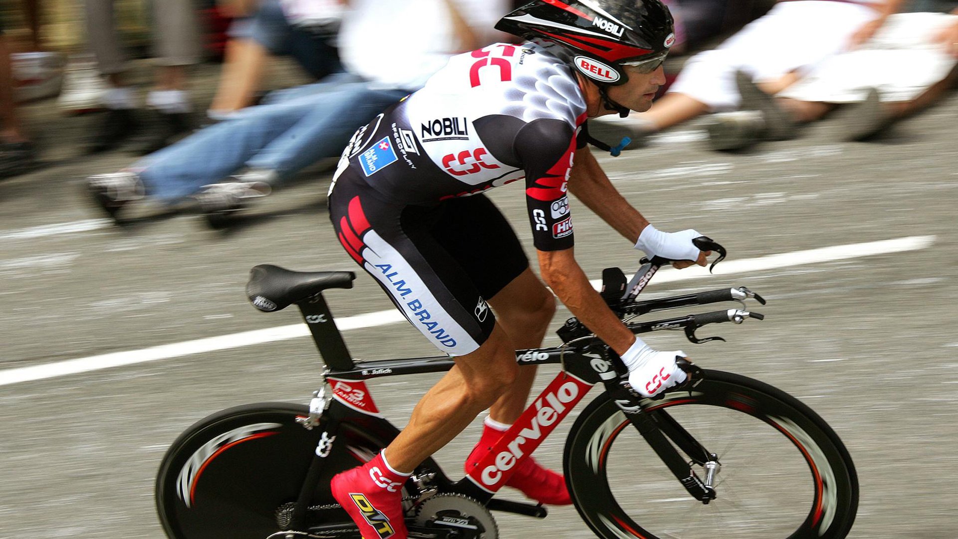 黄喜灿防守端锁死对手，澳大利亚打穿突尼斯，亚洲足球的战术革命