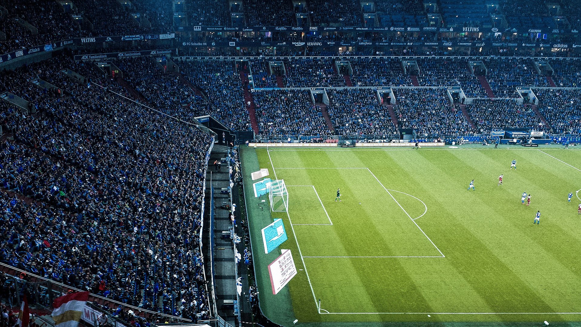 赛道与球场，当F1争冠之夜遇上特奥生涯之夜