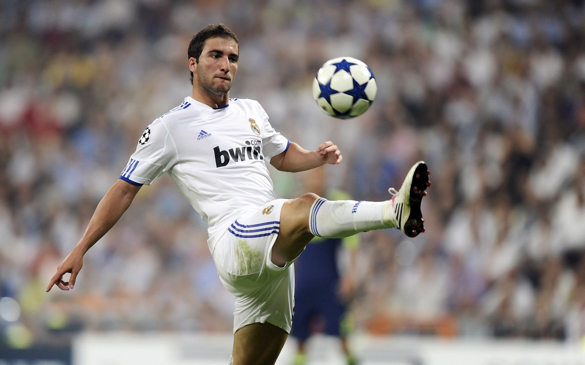 湖人战术压制尼克斯，德罗赞年度焦点之战接管比赛