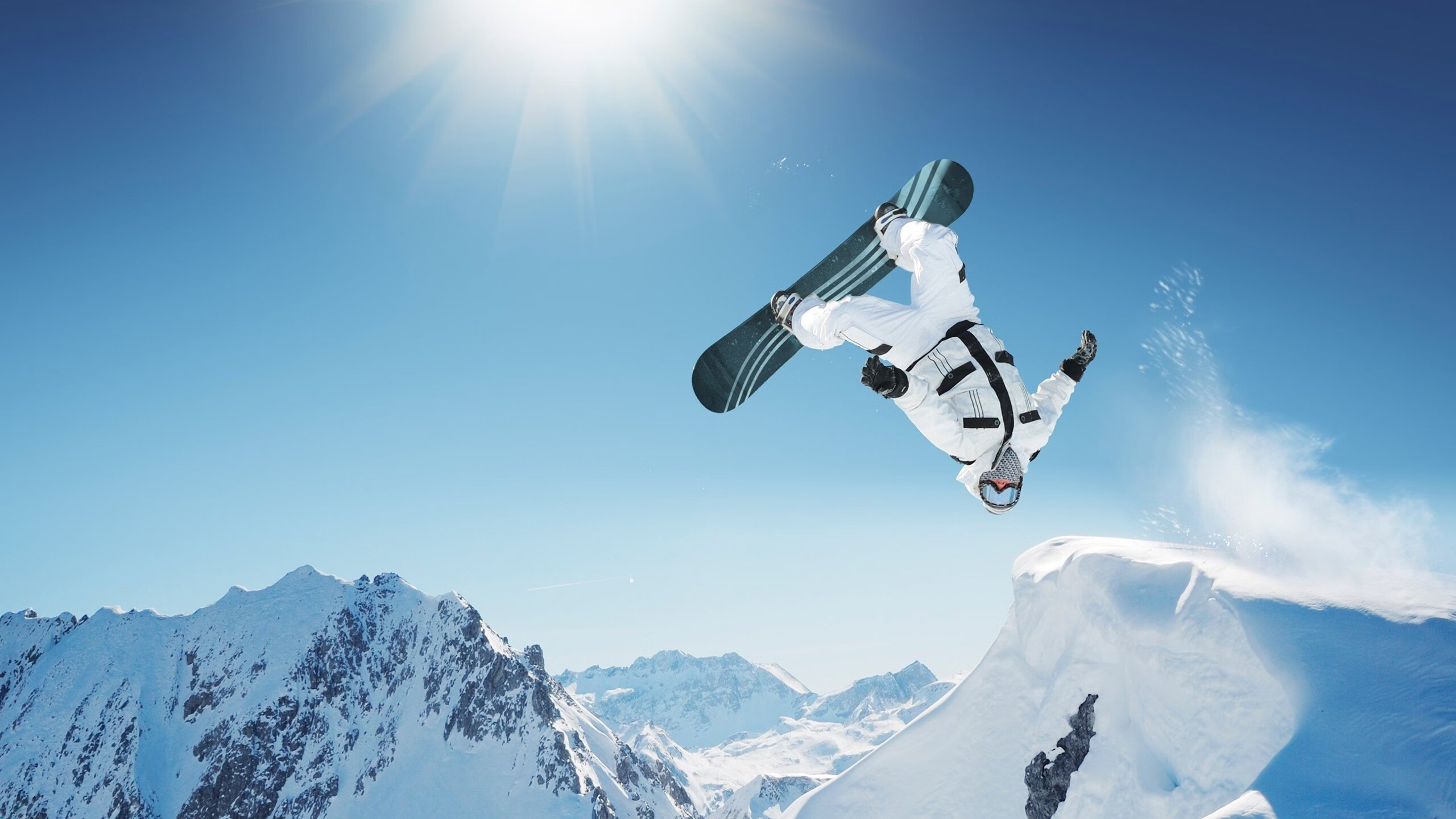 双线制霸,从里昂的绿茵铁腕到布鲁诺的赛道狂飙,一场关于接管的叙事